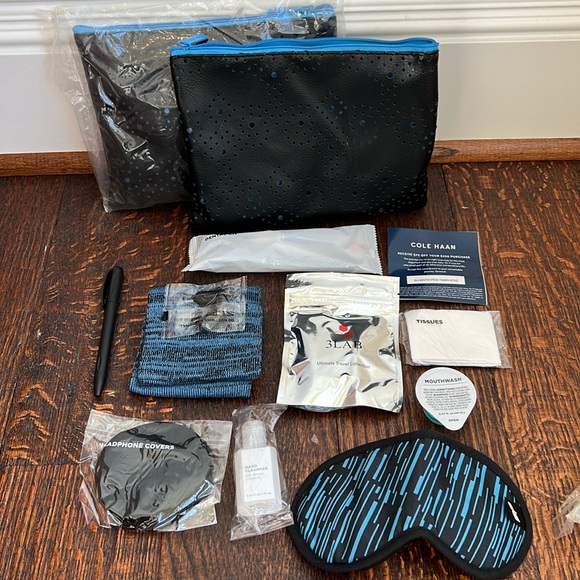 American Airlines Cole Haan Amenity Kit NWT - Picture 1 of 4